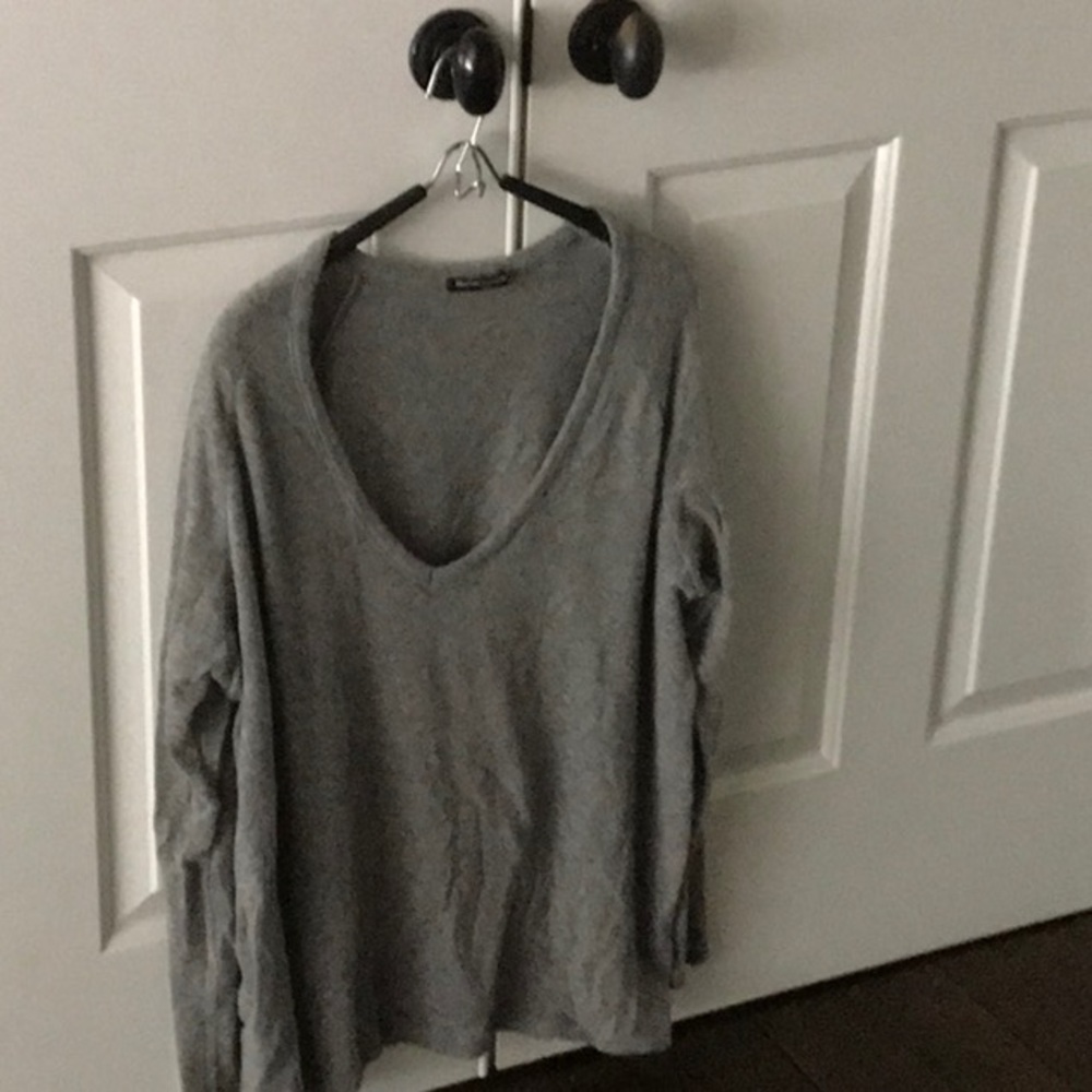 Brandy Melville vneck light weight sweater